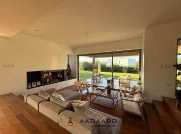 Casa · 433m² · 8 Ambientes · 2 Cocheras · Casa en Venta La Cuesta. 3 Dorm. Lote Plano. Excelentes Vistas