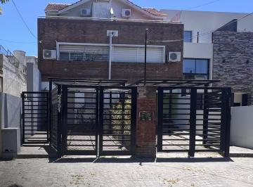 Casa · 102m² · 4 Ambientes · Casa Olivos