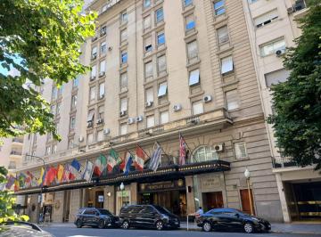 Departamento en Alquiler de 3 ambientes  · Departamento de Lujo con Estilo y Sofisticación en La Av Alvear