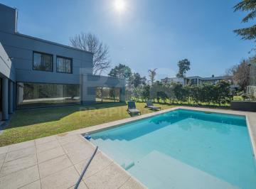 Casa · 1100m² · 8 Ambientes · 3 Cocheras · Venta Casa Moderna 2 Lotes Centrales - Miraflores Country Club