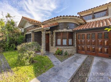 Casa · 200m² · 5 Ambientes · 2 Cocheras · Casa en Banfield Oeste