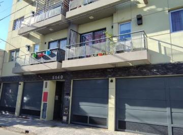 Departamento de 2 ambientes, Monte Castro · 2 Amb con Cochera - C/frente * Impecable * 1 Cuadra de Jonte y L de Vega*