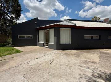 Casa · 200m² · 6 Ambientes · 3 Cocheras · Casa en Funes