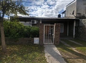 Casa · 100m² · 3 Ambientes · Casa en Venta de 2 Dorm.