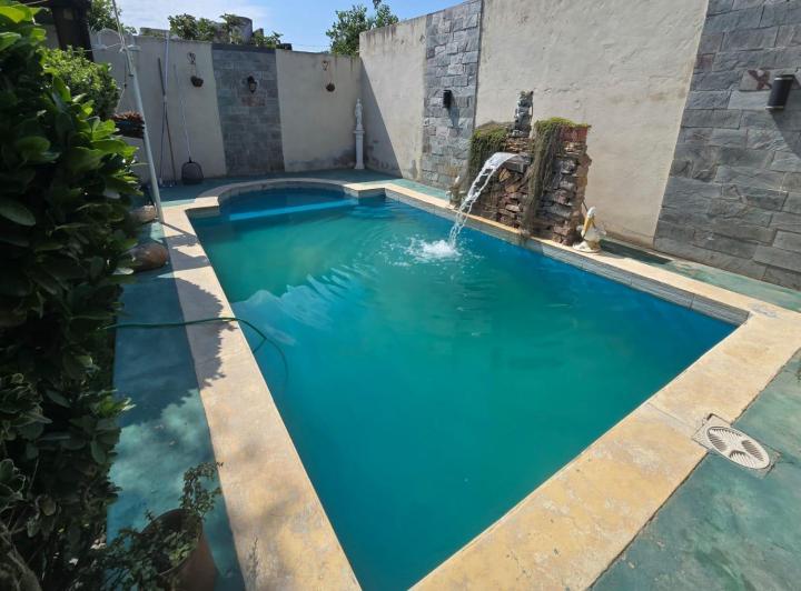 Casa · 170m² · 6 Ambientes · 2 Cocheras