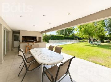 Casa · 145m² · 4 Ambientes · 4 Cocheras · Casa en Venta en Los Puentes - Luján