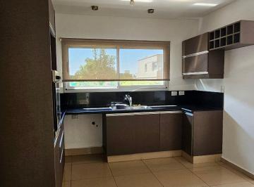 Casa · 140m² · 2 Dormitorios · 1 Cochera · Casa - Las Cañitas Barrio Privado