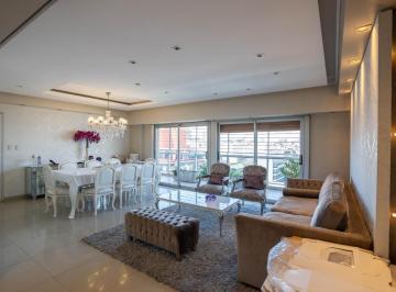 Departamento · 167m² · 4 Ambientes · 1 Cochera · Departamento en Flores