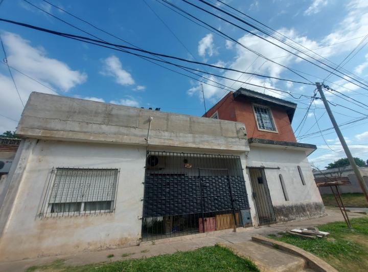 Casa · 250m² · 9 Ambientes · 1 Cochera