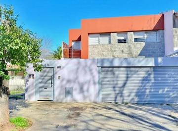 Casa · 180m² · 6 Ambientes · 2 Cocheras · Casa de 6 Ambientes - Ituzaingó Sur