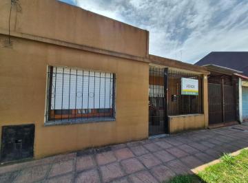 Casa de 3 ambientes, General San Martín · Casa 3 Amb 2 Baños, Amplio Jardin con Pileta, Cochera Varios Autos - Todo Actualizado
