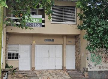 Casa · 135m² · 4 Ambientes · 1 Cochera · Casa Chalet en Venta en Lomas de Zamora, G. B. a. Zona Sur, Argentina