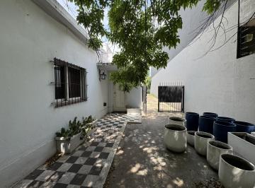 Casa · 178m² · 5 Ambientes · 1 Cochera · Casa en Venta en Acassuso Para Reformar o Demoler.