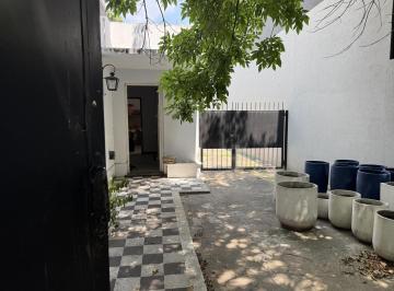 Casa · 178m² · 5 Ambientes · 1 Cochera · Casa en Venta en Acassuso Para Reformar o Demoler.