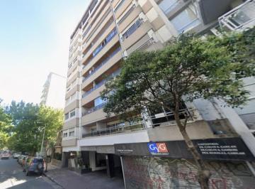 Departamento · 60m² · 3 Ambientes · 1 Cochera · Apto Crédito! Departamento de 3 Ambientes con Balcón y Cochera en Venta en La Perla