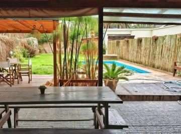 Casa · 190m² · 4 Ambientes · 2 Cocheras · Casa en Venta Gonnet