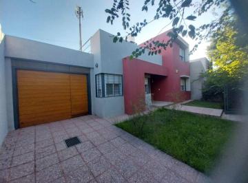 Casa de 1 ambiente, Córdoba · Casa de 300 m² con 3 Dorm. en Venta en Alto Alberdi