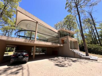 Casa · 600m² · 8 Ambientes · 4 Cocheras · Casa en Puerto Paraíso