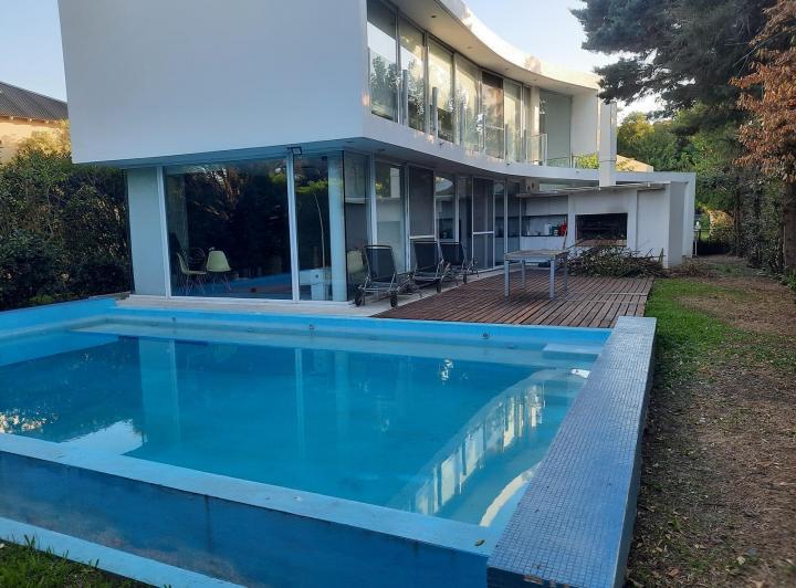 Casa · 250m² · 6 Ambientes