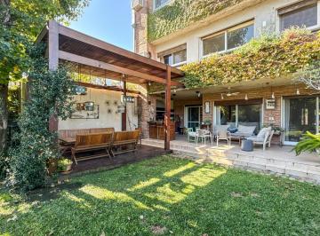 Casa · 330m² · 8 Ambientes · 2 Cocheras · Casa en Venta con Jardín en San Isidro