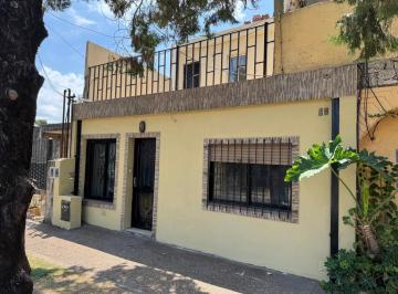 Campo · 95m² · 3 Dormitorios · Hermosa Casa en Venta. Excelente Ubicacion en Venta. Ituzaingó Norte