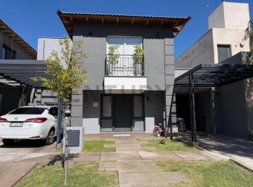 Casa · 200m² · 5 Ambientes · 2 Cocheras · Venta Casa 3 Dorm. en B° Privado