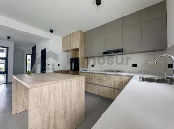 Casa · 120m² · 2 Dormitorios · 1 Cochera · Duplex Venta 2 Dorm Premium Prados de Manantiales