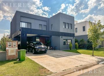 Casa · 200m² · 5 Ambientes · Casa en Venta en Vila Marina II, Villanueva