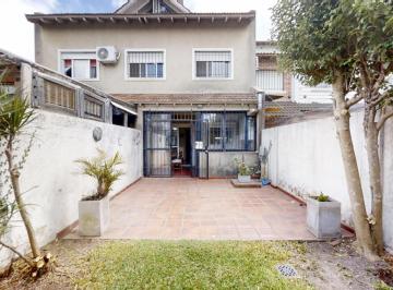 Casa · 180m² · 5 Ambientes · 2 Cocheras · Casa Duplex en Venta de 5 Ambientes en Martinez con Vestidor, Playroom, Jardín y Cochera
