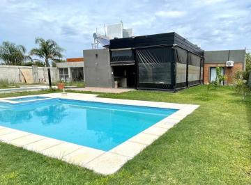 Casa · 152m² · 4 Ambientes · 2 Cocheras · Casa 2 Dorm., Cochera, Quincho y Pileta en Punta Chacra Roldan