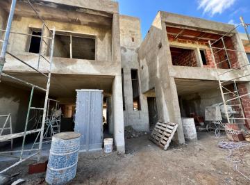Departamento · 156ha · 3 Ambientes · 2 Cocheras · Venta Duplex de 3 Dorm. en Terrazas de Manantiales