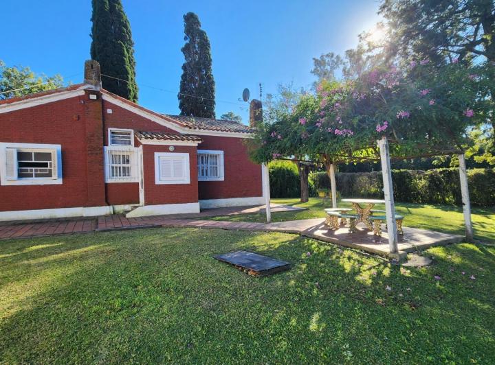 Casa · 240m² · 4 Ambientes · 4 Cocheras