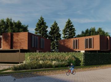 Casa · 129m² · 5 Ambientes · Duplex de 2 Dorm. con Patio (Valle Escondido)