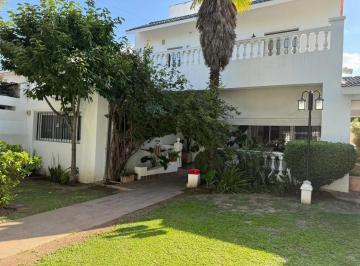 Casa · 350m² · 4 Ambientes · 2 Cocheras · Casa en Jardín Espinosa