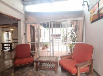 PH · 70m² · 2 Ambientes · Casa de Pasillo 1 Dormitorio con Patio y Parrillero
