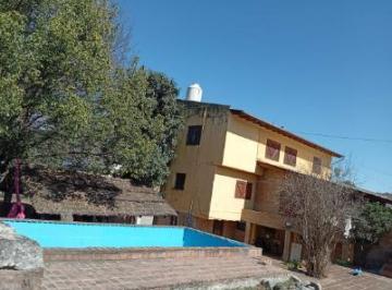 Edificio · 623m² · 15 Ambientes · Complejo de Departamentos en Venta - 10 Dorm. 6 Baños - Unquillo