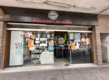 Local comercial · 160m² · 1 Ambiente · Local en Venta y 2 Departamentos en Merlo