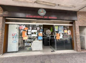 Local comercial · 160m² · 1 Ambiente · Local en Venta y 2 Departamentos en Merlo