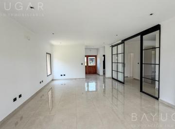 Casa · 221m² · 6 Ambientes · 2 Cocheras · Venta Casa - Barrio San Pablo - Financiación Directa
