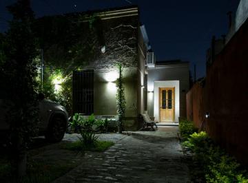 Casa de 5 ambientes, Lomas de Zamora · Impecable Casa de Estilo! Hecha a Nueva!