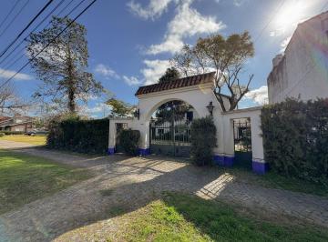 Casa de 4 ambientes, Morón · Casa 4 Ambientes con Pileta en Castelar