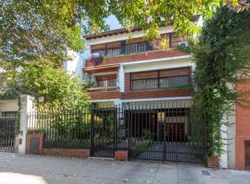 Casa · 399m² · 6 Ambientes · 4 Cocheras · Casa en Venta en Colegiales Gran Jardín con Pileta