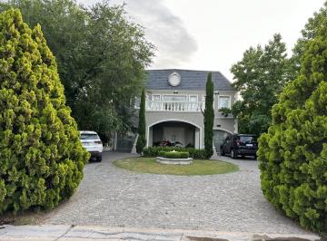 Casa · 320m² · 5 Ambientes · 3 Cocheras · Casa en Alquiler 5 Amb C/pileta - Saint Thomas Sur