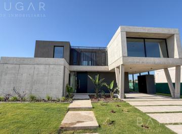 Casa · 276m² · 7 Ambientes · Venta - Casa en Barrio Privado La Calesa - Pilara