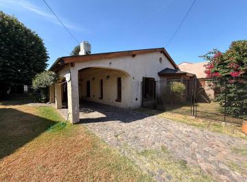 Casa · 130m² · 5 Ambientes · 3 Cocheras · Casa Chalet 5 Ambientes - Ituzaingó Norte