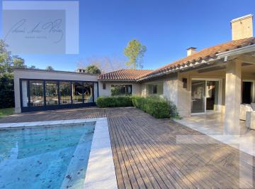 Casa · 429m² · 6 Ambientes · 3 Cocheras · Casa en Alquiler Tortugas Country Club. 6 Ambientes.