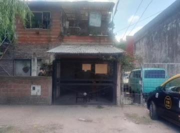Casa · 250m² · 8 Ambientes · 3 Cocheras · Complejo Multifamiliar — Ideal Renta — Junto a Autopista