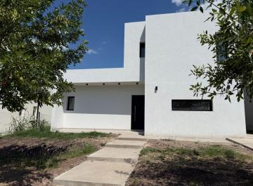 Casa · 177m² · 4 Ambientes · 3 Cocheras · Casa en Venta 3 Dorm Barrio Santa Lucia Pilar del Este