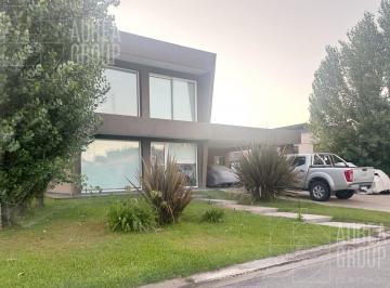 Casa · 758m² · 5 Ambientes · Casa - El Rebenque
