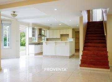 Casa · 361m² · 8 Ambientes · Chacras de Farrell Esplendida Casa con Hermoso Jardin